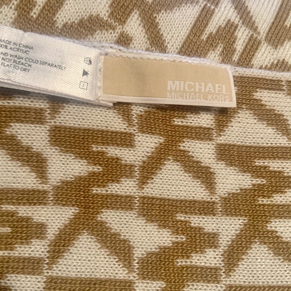 EUC MICHAEL KORS Signature Logo Tan & White Acrylic Scarf - Picture 3 of 3